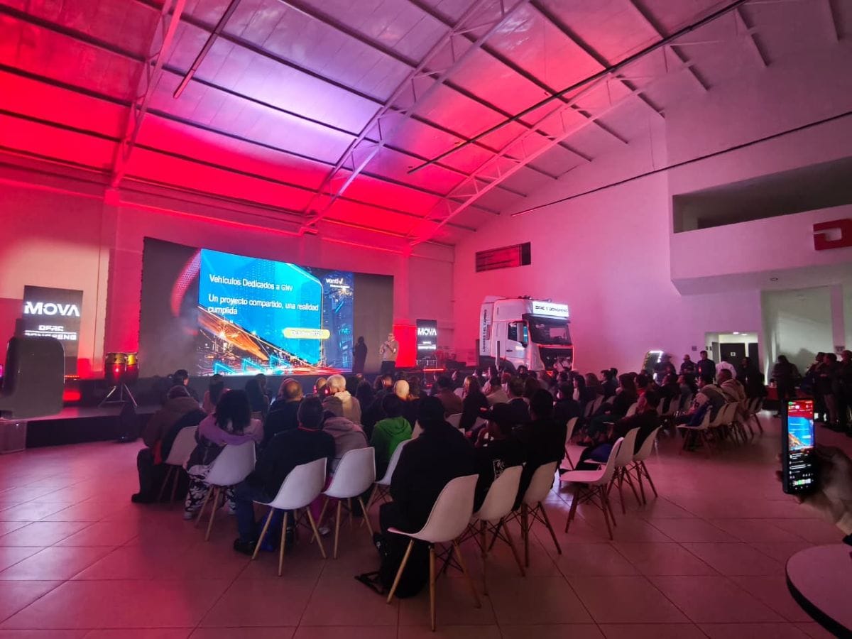 DFAC|DONGFENG LLEGA AL SECTOR DE BOGOTÁ, DONDE EL NEGOCIO DEL TRANSPORTE REQUIERE NUEVAS ALTERNATIVAS V12MAGAZINE : Descubre la apertura de la tercera vitrina de DFAC Dongfeng en Fontibón, Bogotá: inversión superior a $250 millones, tecnología de punta, modelos versátiles y servicio posventa experto. V12MAGAZINE