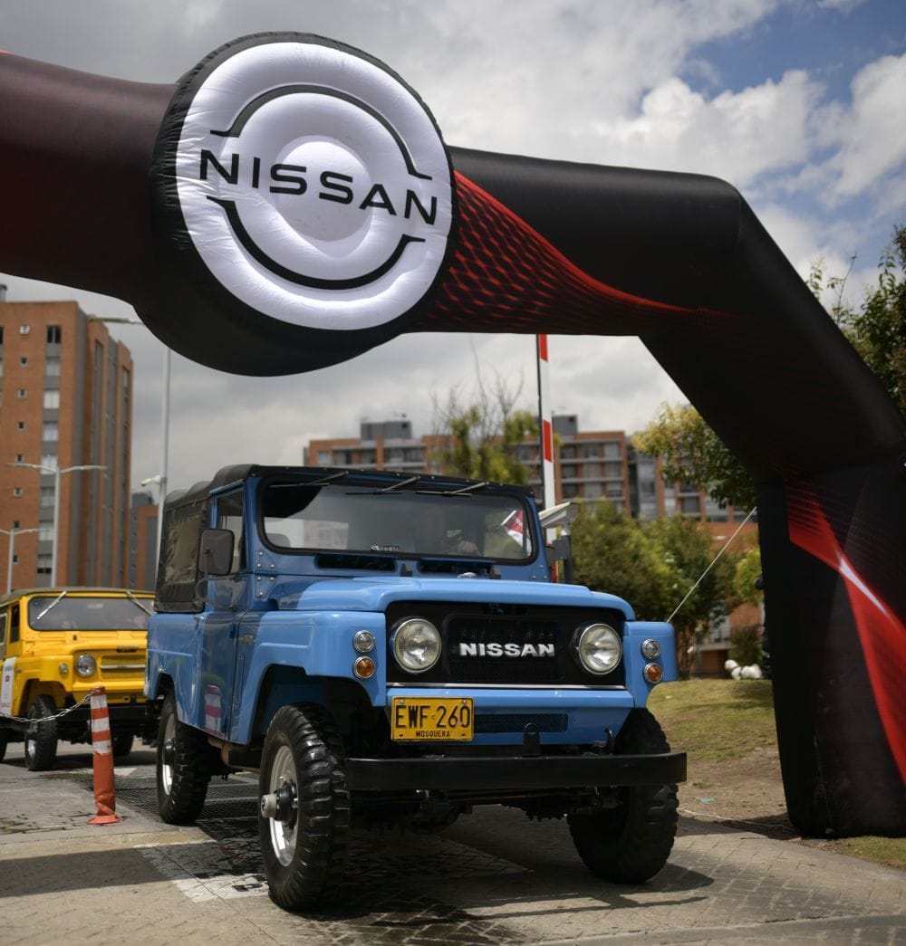 INCREÍBLES RELATOS DETRÁS DEL CONCURSO DONDE NISSAN PREMIA A LOS TRES CARROS MEJOR CUIDADOS EN COLOMBIA V12MAGAZINE Nissan premia a los tres carros mejor cuidados en Colombia durante su aniversario número 65. Descubre las historias, la pasión y el legado detrás de estos icónicos vehículos clásicos de la marca. V12MAGAZINE