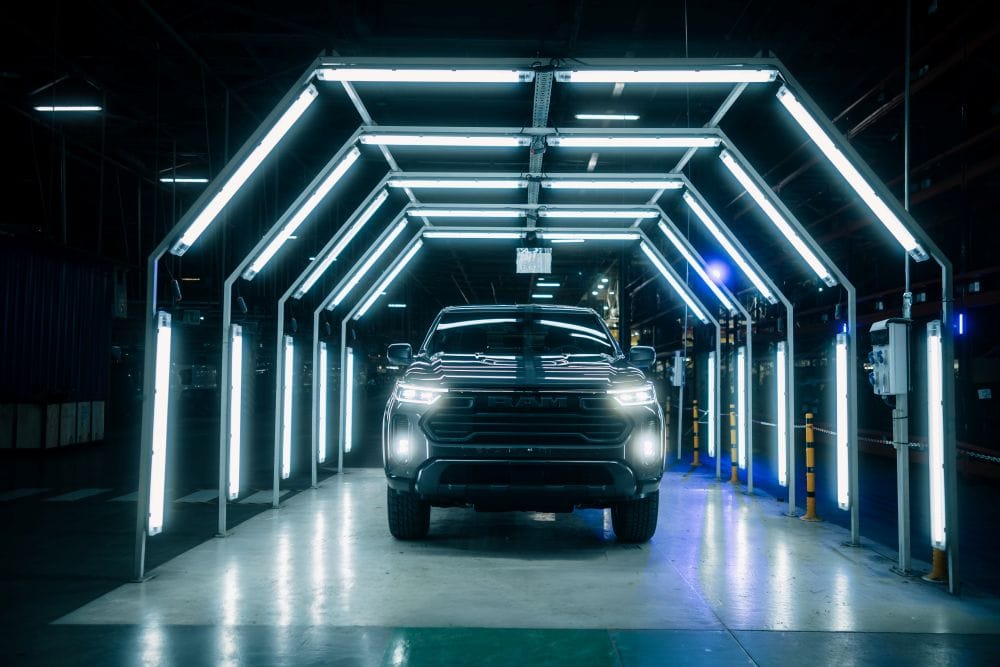RAM DAKOTA WARLOCK: LA PICK-UP QUE REDEFINE EL PODER Y LA INNOVACIÓN EN SUDAMÉRICARA V12MAGAZINE La nueva Ram Dakota inicia su producción en Argentina para toda la región. Potencia, tecnología y ADN off-road en una pick-up que marca un nuevo capítulo para Ram en Sudamérica. V12MAGAZINE