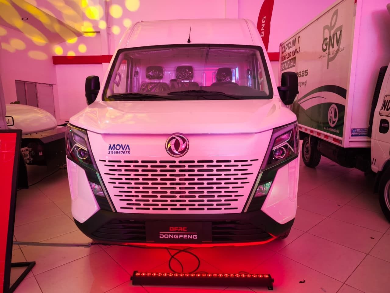 DFAC|DONGFENG LLEGA AL SECTOR DE BOGOTÁ, DONDE EL NEGOCIO DEL TRANSPORTE REQUIERE NUEVAS ALTERNATIVAS V12MAGAZINE : Descubre la apertura de la tercera vitrina de DFAC Dongfeng en Fontibón, Bogotá: inversión superior a $250 millones, tecnología de punta, modelos versátiles y servicio posventa experto. V12MAGAZINE