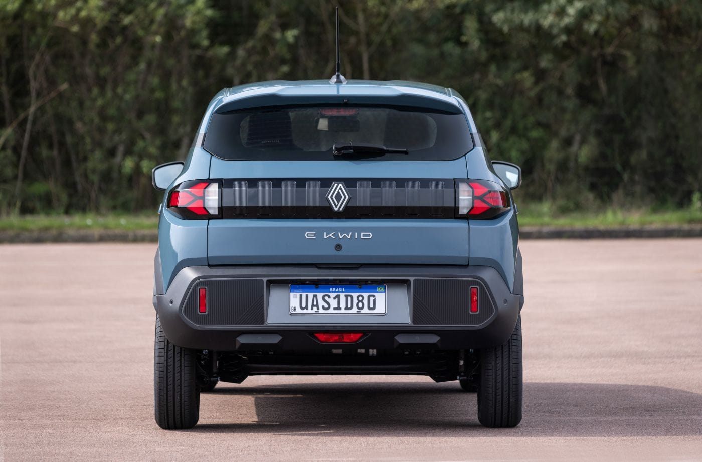 Descubre el Renault Kwid E-Tech 2026, vehículo eléctrico que combina diseño moderno, tecnología de punta y seguridad superior. Autonomía urbana, ADAS completo y valor real: ¡conócelos hoy! V12MAGAZINE