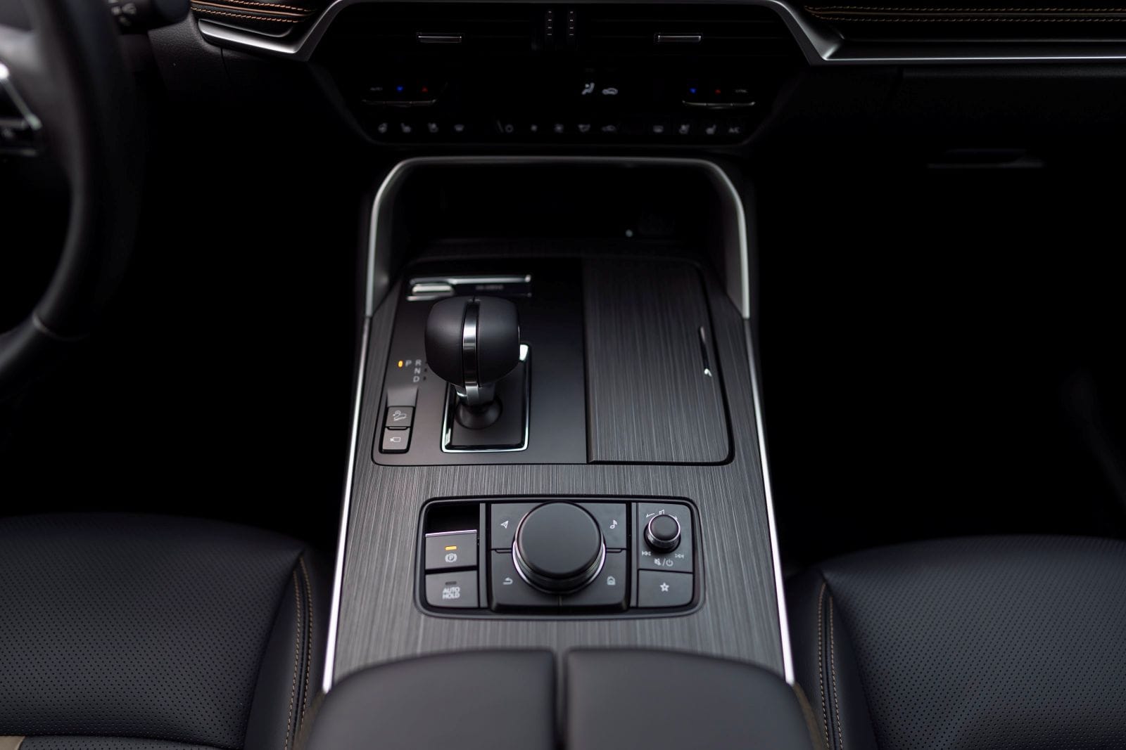 NO LA MIRES, MANÉJALA: LA MAZDA CX-60 HÍBRIDA ENCHUFABLE TE HARÁ CAMBIAR DE IDEA V12MAGAZINE Mazda CX-60 híbrida enchufable llega para redefinir lo que entendemos por un SUV premium con sistema PHEV. Con diseño elegante, potencia envolvente y tecnología de vanguardia, esta Mazda CX-60 híbrida enchufable promete conquistar al mercado colombiano. V12MAGAZINE