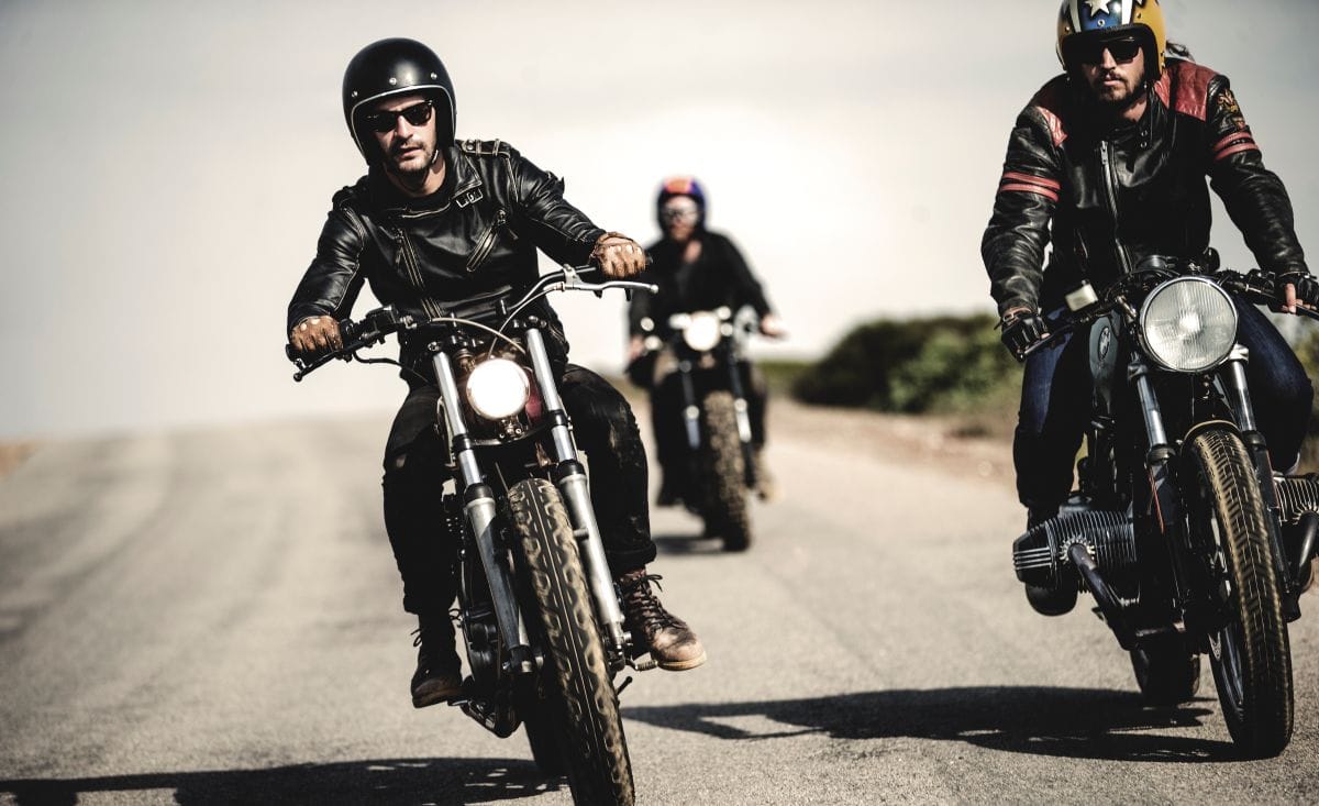 DÍA NACIONAL DEL MOTOCICLISTA: UNA CELEBRACIÓN QUE UNE A COLOMBIA SOBRE DOS RUEDAS V12MAGAZINE Día Nacional del Motociclista será una fecha oficial en Colombia para reconocer el papel social, económico y cultural de millones de motociclistas que mueven al país cada día. V12MAGAZINE