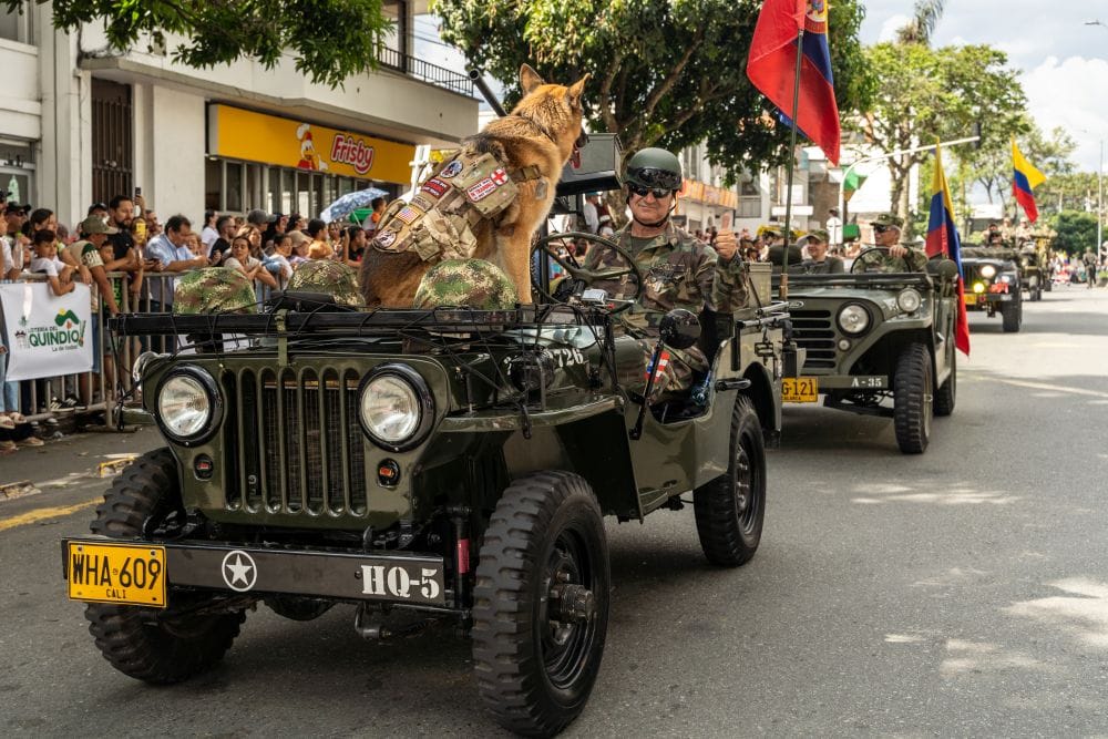 DESFILE DEL YIPAO: UNA FIESTA DE AVENTURA, CULTURA Y ORGULLO CAFETERO. ¡ESTE 12 DE OCTUBRE! V12MAGAZINE El Desfile del Yipao 2025 celebró el orgullo cafetero con Jeep y su nuevo Avenger, uniendo tradición, aventura y libertad en el corazón del Eje Cafetero. V12MAGAZINE