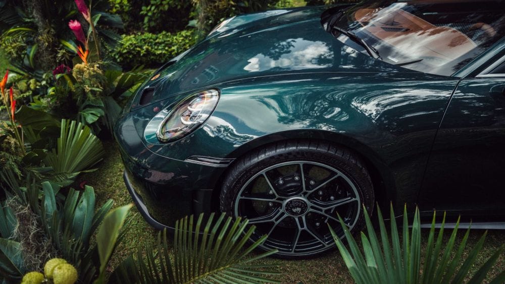 Celebra los 30 años de Autoelite en Colombia con el exclusivo “El Ocelote”, edición especial del Porsche 911 GT3 que fusiona diseño, leyenda y naturaleza amazónica para los apasionados del motor. V12MAGAZINE