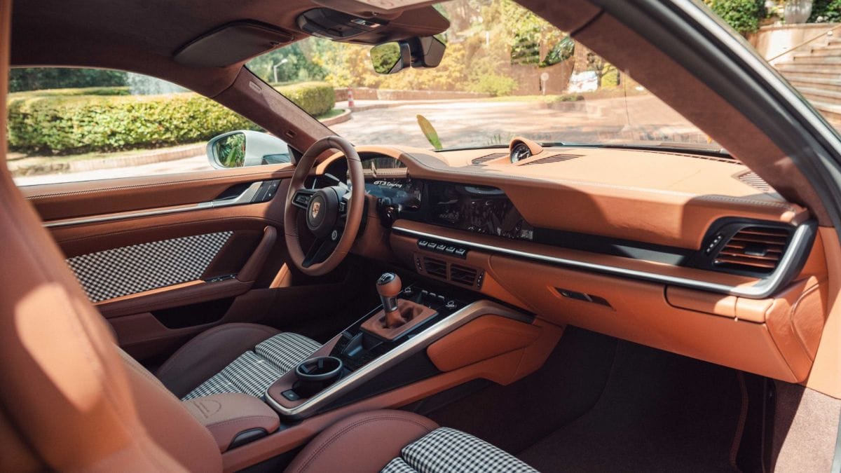 Celebra los 30 años de Autoelite en Colombia con el exclusivo “El Ocelote”, edición especial del Porsche 911 GT3 que fusiona diseño, leyenda y naturaleza amazónica para los apasionados del motor. V12MAGAZINE