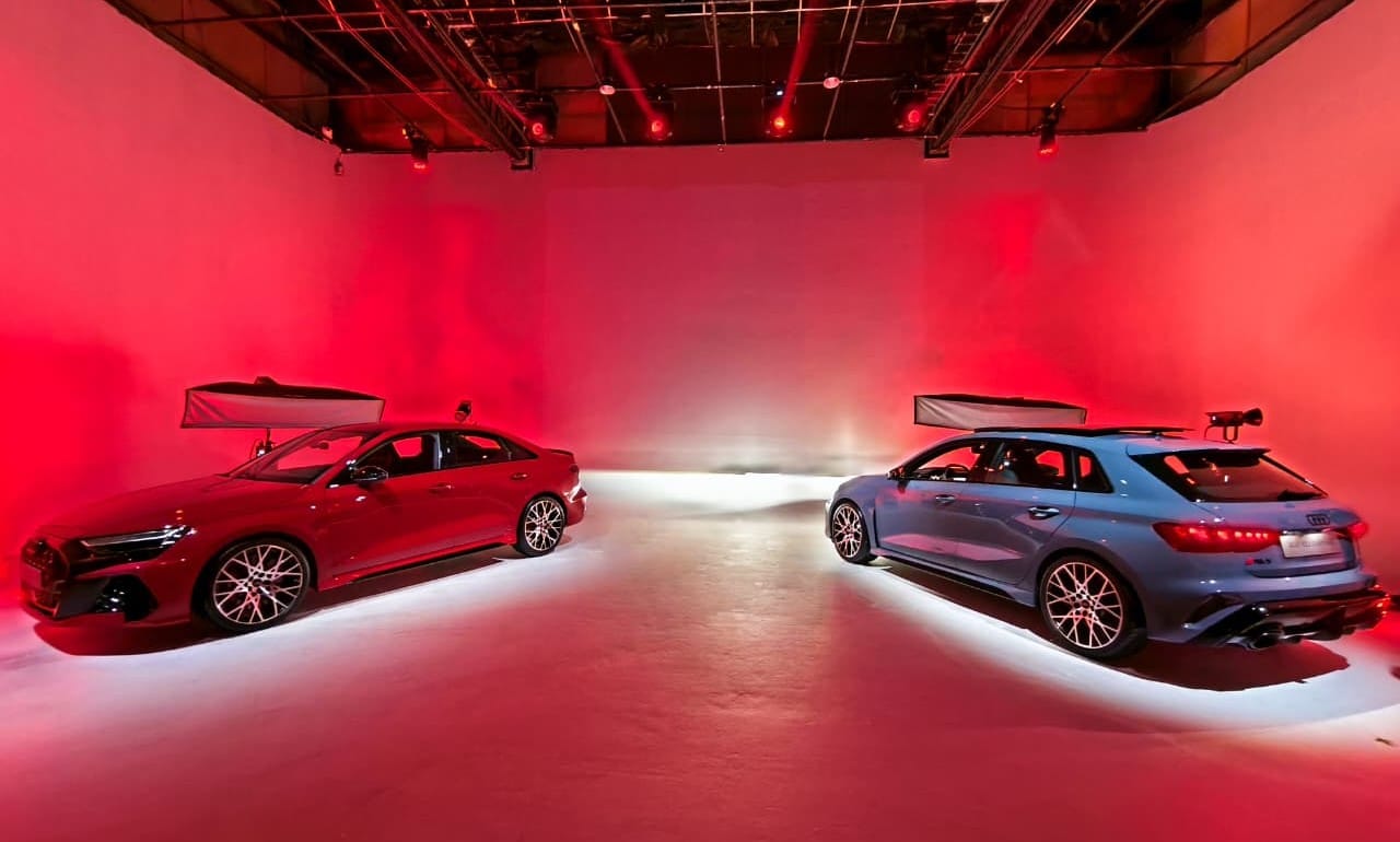 AUDI RS3, UN FENÓMENO DE POTENCIA Y PRECISIÓN ALEMANA, DISPONIBLE EN COLOMBIA V12MAGAZINE Audi RS3 llega rugiendo más fuerte que nunca: con 400 PS, un motor de cinco cilindros y una aceleración de 0 a 100 km/h en 3,8 segundos, redefine el placer de conducir. V12MAGAZINE