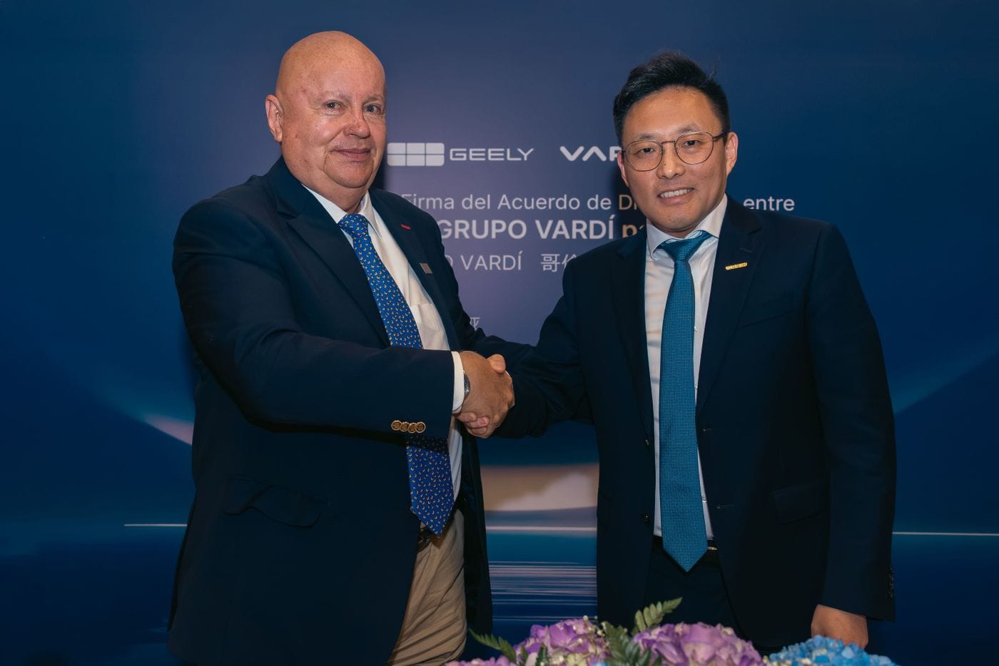 Geely Colombia inicia oficialmente operaciones tras la firma del acuerdo con Mobility Import, una alianza clave que impulsa empleo, innovación y nuevas soluciones de movilidad en el país. V12MAGAZINE
