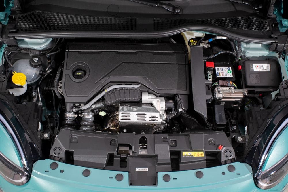 REVOLUCIÓN SOBRE RUEDAS: EL FIAT 600 HÍBRIDO QUE ESTÁ CONQUISTANDO A COLOMBIA V12MAGAZINE Descubre el Fiat 600 híbrido presentado en Bogotá: motor turbo 134 HP, tecnología italiana y precio desde $114.500.000. ¡El ícono regresa renovado! V12MAGAZINE