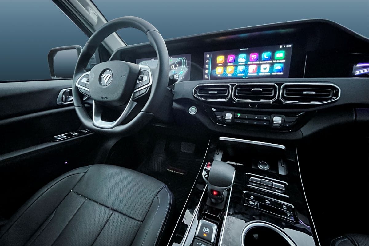 Foton Tunland G9 llega a Colombia como una pick-up que mezcla robustez, tecnología y desempeño, pensada para quienes necesitan un vehículo capaz de trabajar duro y vivir intensamente. V12MAGAZINE