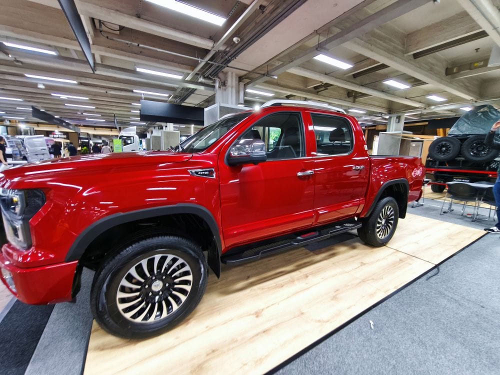 Foton Tunland G9 llega a Colombia como una pick-up que mezcla robustez, tecnología y desempeño, pensada para quienes necesitan un vehículo capaz de trabajar duro y vivir intensamente. V12MAGAZINE