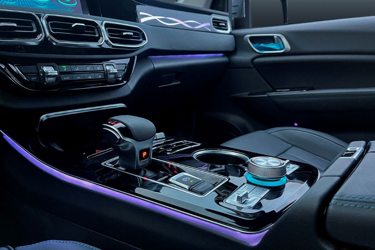 Foton Tunland G9 llega a Colombia como una pick-up que mezcla robustez, tecnología y desempeño, pensada para quienes necesitan un vehículo capaz de trabajar duro y vivir intensamente. V12MAGAZINE