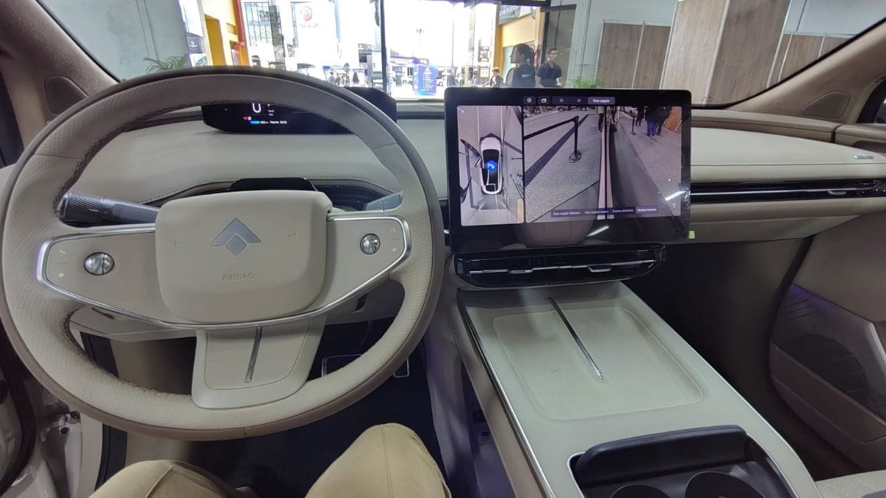 GAC HYPTEC HT debuta en Colombia como el nuevo SUV eléctrico de lujo de la marca, combinando diseño futurista, tecnología avanzada y una propuesta pensada para elevar la experiencia de movilidad premium. V12MAGAZINE