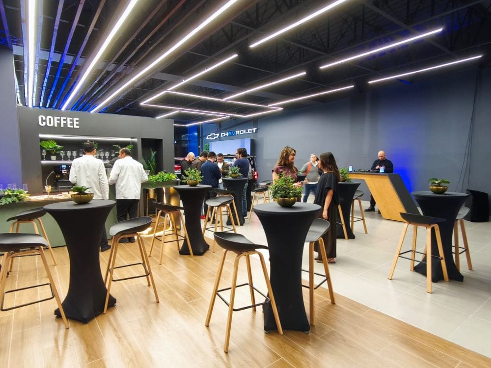 CAPTIVA EV: EL LANZAMIENTO ELÉCTRICO QUE MARCA UN ANTES Y UN DESPUÉS EN CHEVROLET V12MAGAZINE La nueva Captiva EV debuta en Colombia con tecnología, diseño y desempeño eléctrico. Además, Chevrolet inaugura su moderna vitrina CD Autoshop en Morato. V12MAGAZINE