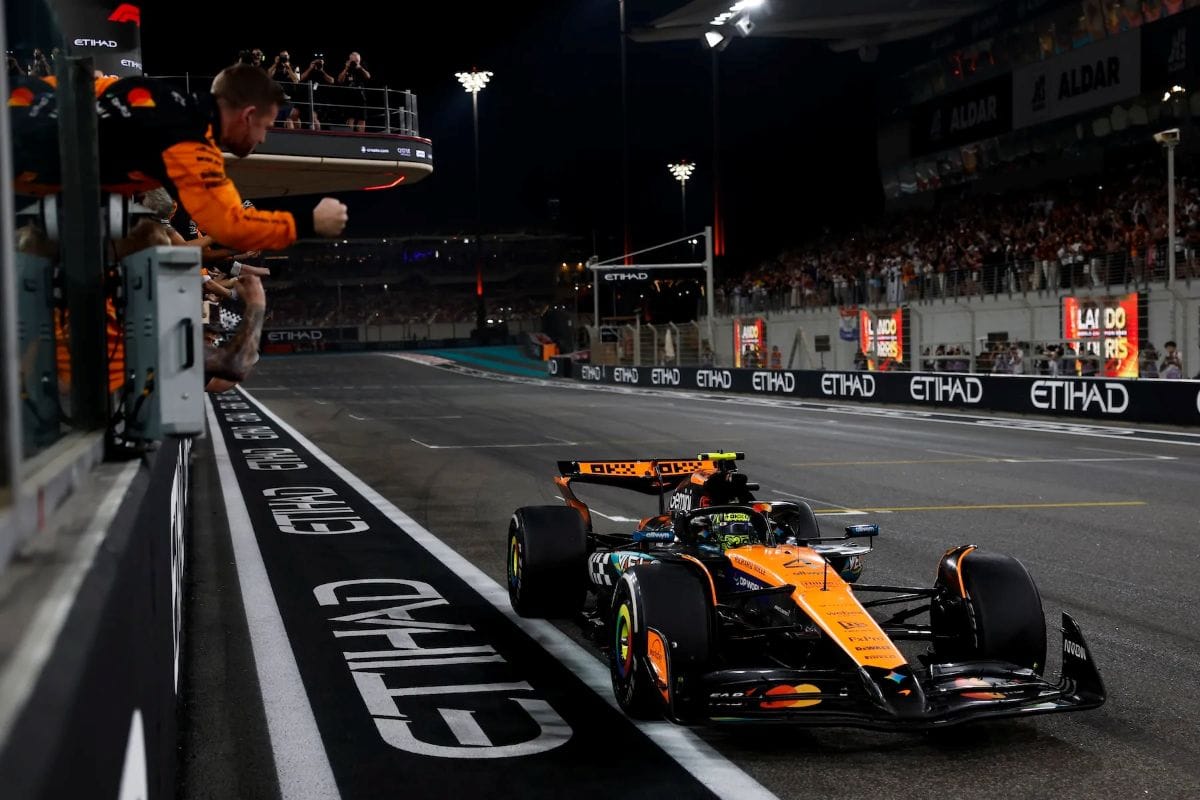 EL AÑO MÁGICO DE LANDO NORRIS: F1 2025 Y LA CORONACIÓN DE UN TALENTO V12MAGAZINE F1 2025 cerró con el triunfo de Lando Norris, el resurgir de Verstappen y un 2026 lleno de cambios. Análisis profundo, técnico y dinámico de la temporada. V12MAGAZINE