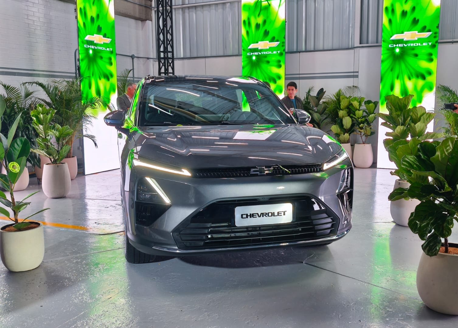 CAPTIVA EV: EL LANZAMIENTO ELÉCTRICO QUE MARCA UN ANTES Y UN DESPUÉS EN CHEVROLET V12MAGAZINE La nueva Captiva EV debuta en Colombia con tecnología, diseño y desempeño eléctrico. Además, Chevrolet inaugura su moderna vitrina CD Autoshop en Morato. V12MAGAZINE