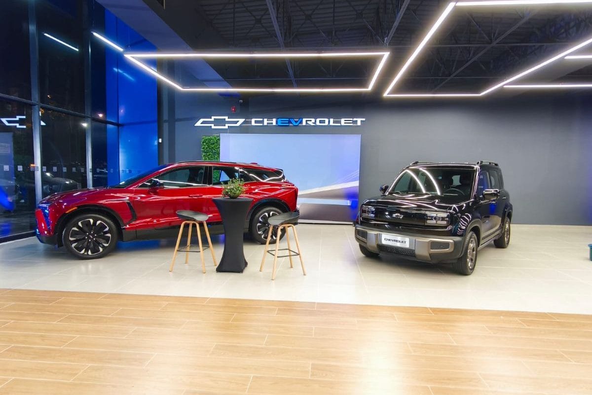 CAPTIVA EV: EL LANZAMIENTO ELÉCTRICO QUE MARCA UN ANTES Y UN DESPUÉS EN CHEVROLET V12MAGAZINE La nueva Captiva EV debuta en Colombia con tecnología, diseño y desempeño eléctrico. Además, Chevrolet inaugura su moderna vitrina CD Autoshop en Morato. V12MAGAZINE