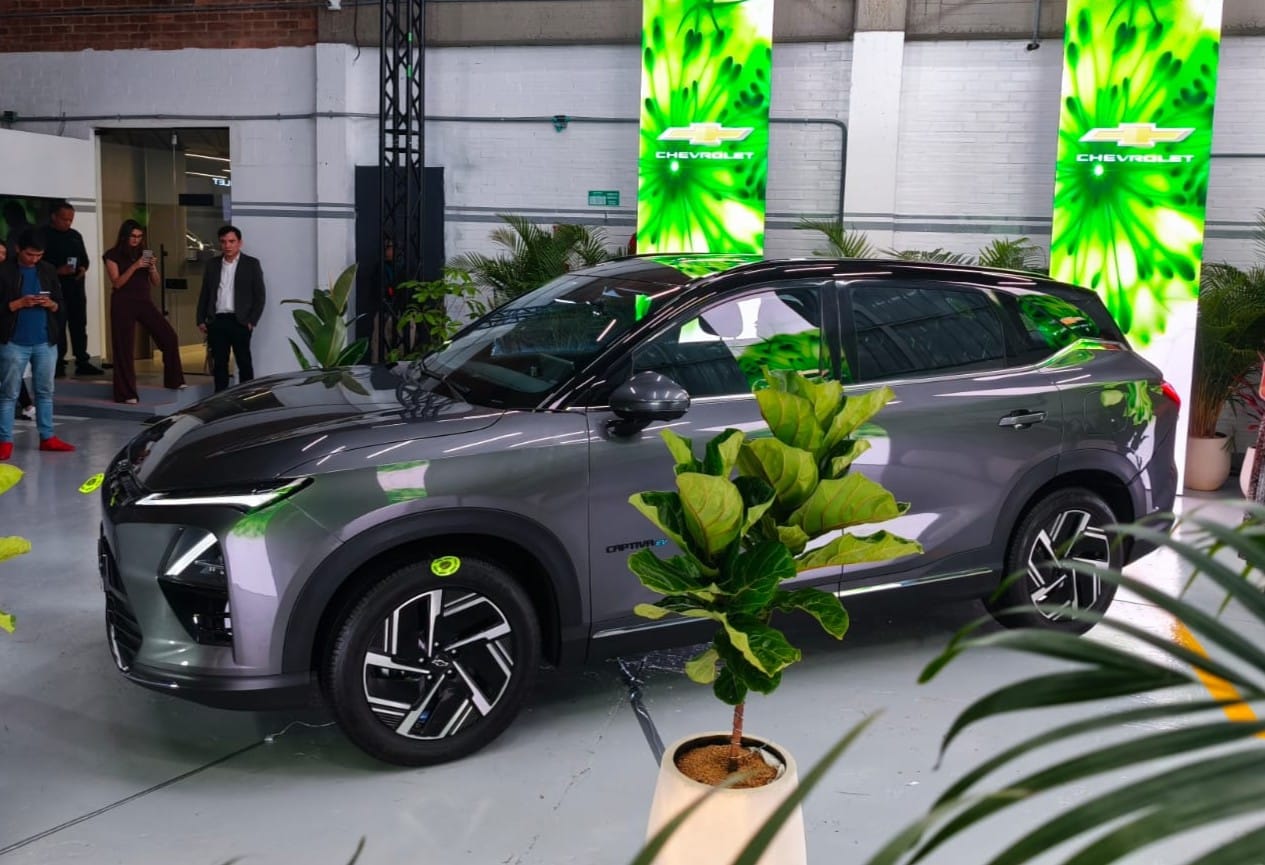 CAPTIVA EV: EL LANZAMIENTO ELÉCTRICO QUE MARCA UN ANTES Y UN DESPUÉS EN CHEVROLET V12MAGAZINE La nueva Captiva EV debuta en Colombia con tecnología, diseño y desempeño eléctrico. Además, Chevrolet inaugura su moderna vitrina CD Autoshop en Morato. V12MAGAZINE