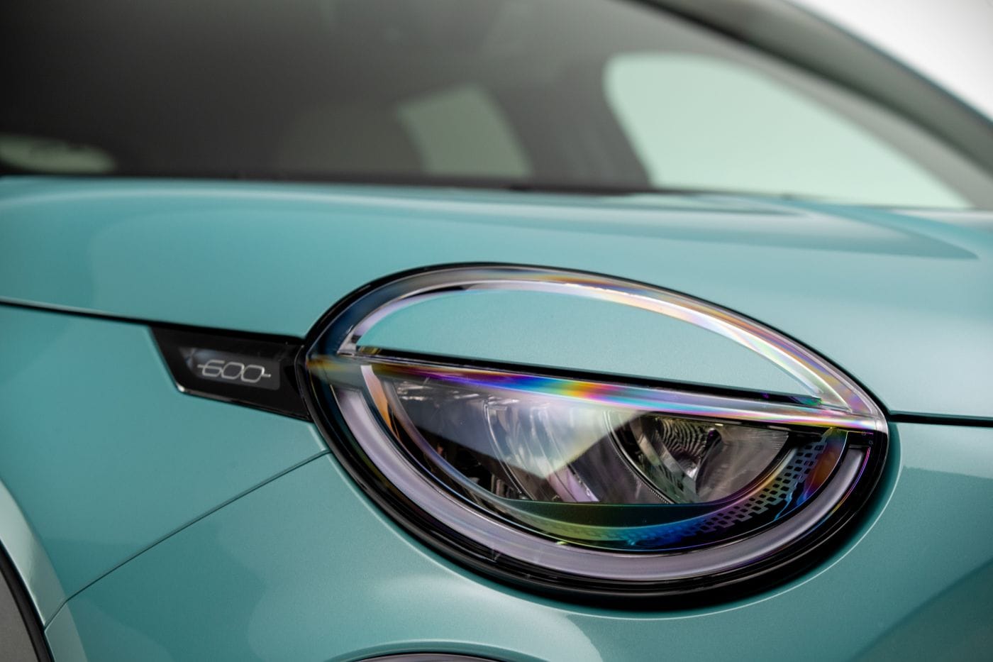 REVOLUCIÓN SOBRE RUEDAS: EL FIAT 600 HÍBRIDO QUE ESTÁ CONQUISTANDO A COLOMBIA V12MAGAZINE Descubre el Fiat 600 híbrido presentado en Bogotá: motor turbo 134 HP, tecnología italiana y precio desde $114.500.000. ¡El ícono regresa renovado! V12MAGAZINE