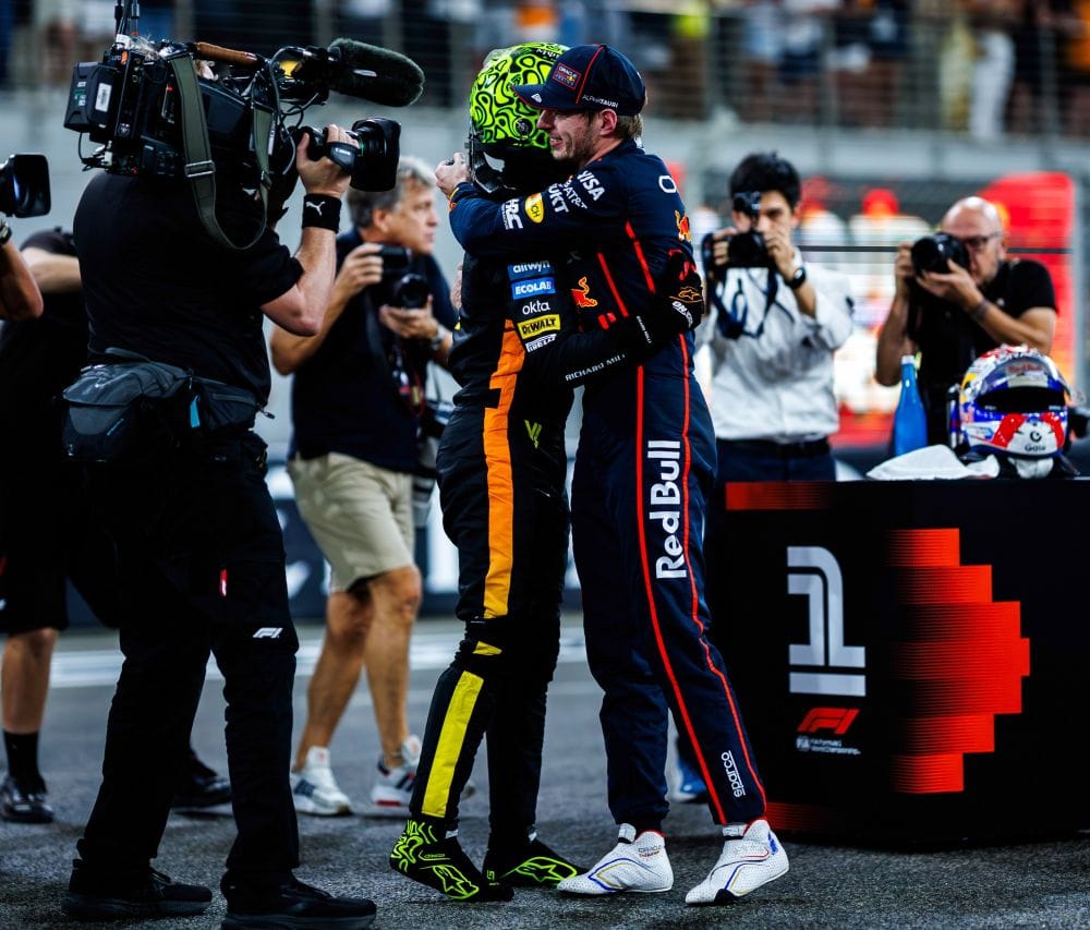 EL AÑO MÁGICO DE LANDO NORRIS: F1 2025 Y LA CORONACIÓN DE UN TALENTO V12MAGAZINE F1 2025 cerró con el triunfo de Lando Norris, el resurgir de Verstappen y un 2026 lleno de cambios. Análisis profundo, técnico y dinámico de la temporada. V12MAGAZINE