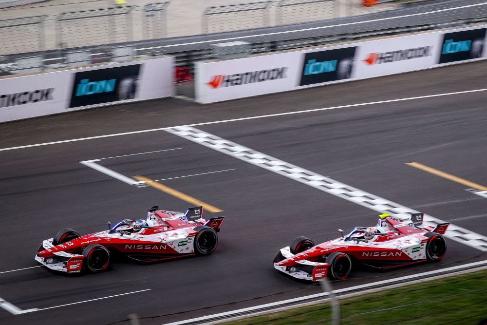 ASÍ ENTIENDE NISSAN LA FÓRMULA E Y SU IMPACTO EN LOS AUTOS ELÉCTRICOS V12MAGAZINE Formula E explicado por Nissan es la puerta de entrada para entender cómo la competencia eléctrica más importante del mundo conecta innovación, velocidad y sostenibilidad con los autos que usamos a diario. V12MAGAZINE