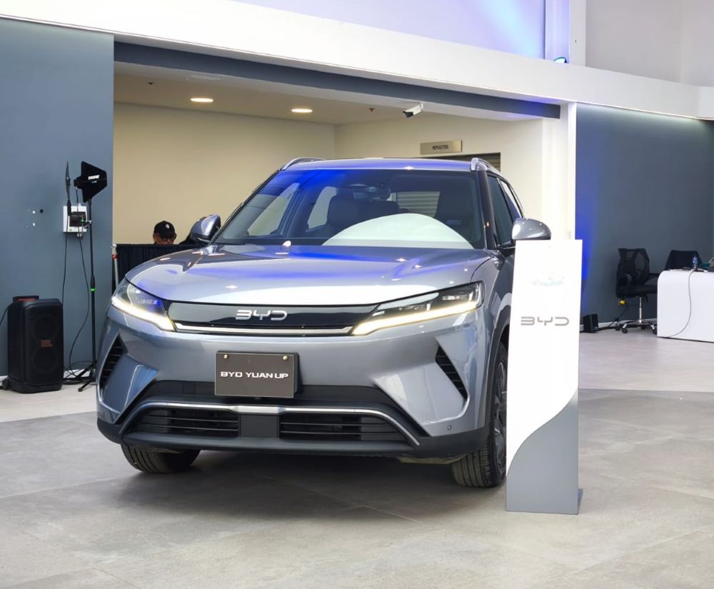 BYD en Colombia encara 2026 con una estrategia enfocada en expansión, posventa y fortalecimiento de su liderazgo dentro de los vehículos eléctricos en el mercado automotor colombiano. V12MAGAZINE