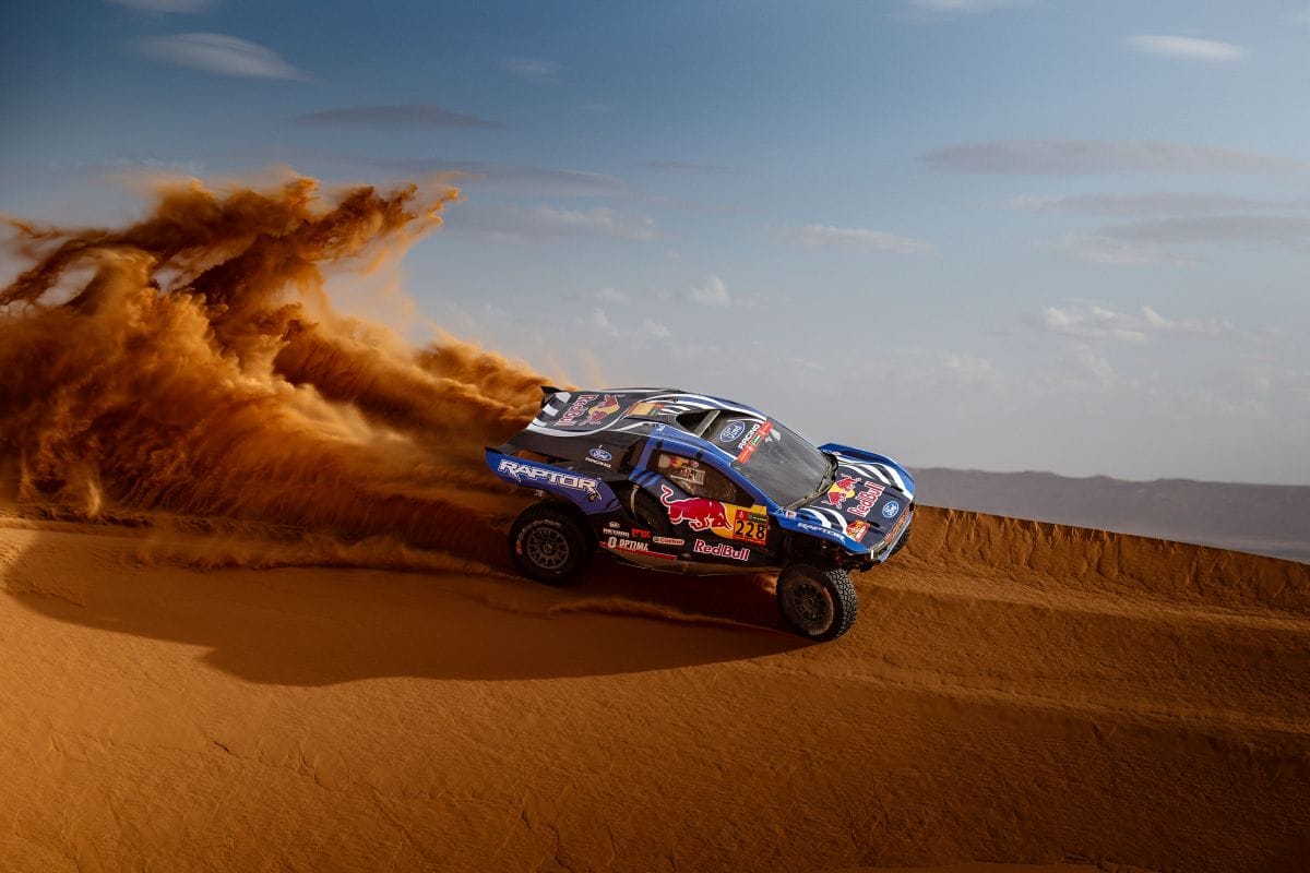 Ford en el Dakar vuelve a ser protagonista absoluto del rally más exigente del mundo con una estructura sólida, pilotos legendarios y una preparación técnica pensada para ganar en Arabia Saudita. V12MAGAZINE