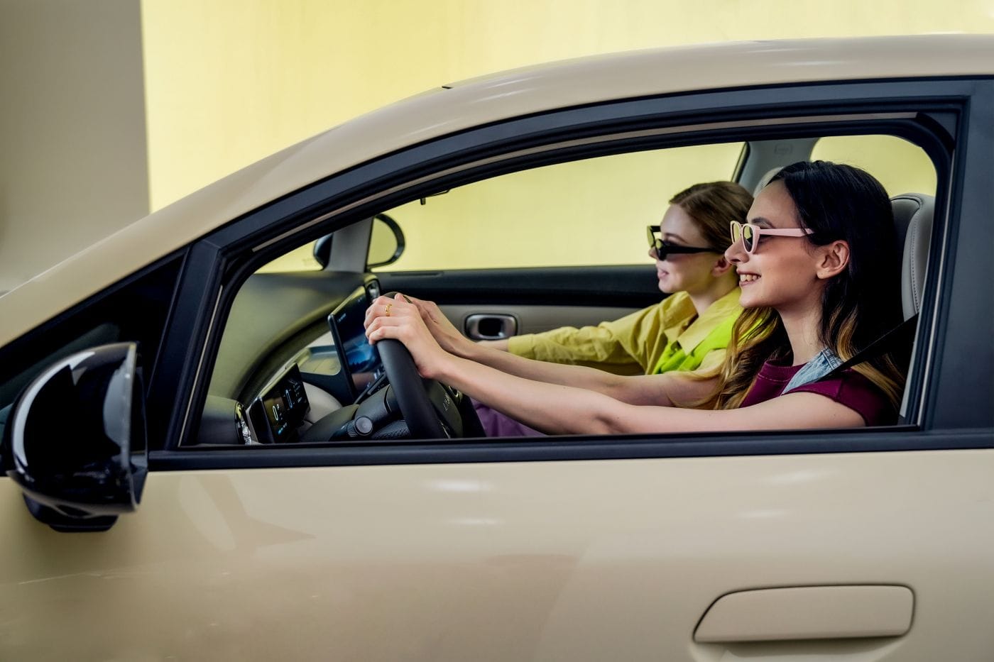 GAC AION UT llegó para demostrar que un vehículo eléctrico urbano puede ser atractivo, amplio, tecnológico y accesible, convirtiéndose en uno de los modelos más comentados del salón. V12MAGAZINE