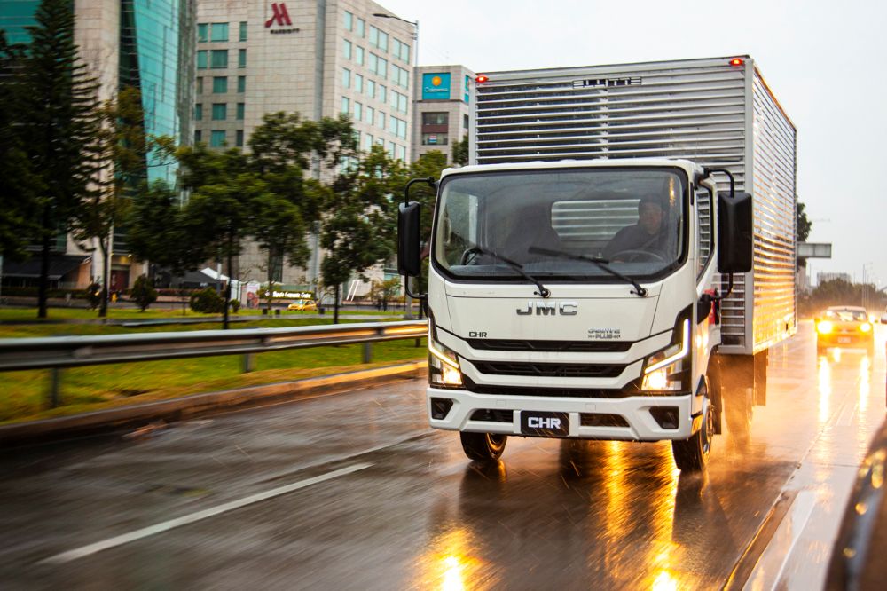 JMC EN COLOMBIA PISA EL ACELERADOR Y SE CONVERTE EN REFERENTE DEL MERCADO V12MAGAZINE JMC en Colombia