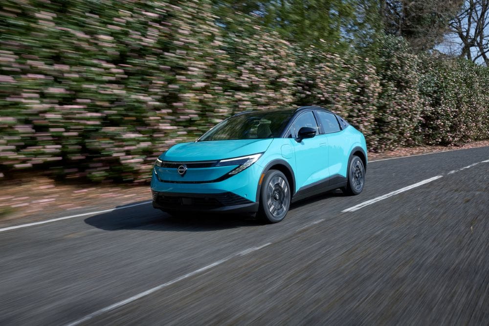 Nissan LEAF hace historia al consolidarse como referente global de movilidad eléctrica, combinando tecnología, diseño y accesibilidad en un reconocimiento que trasciende modas y mercados. V12MAGAZINE