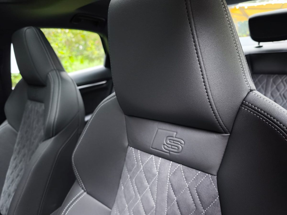 AUDI A3 REGRESA A COLOMBIA CON UNA JUGADA QUIRÚRGICA: TECNOLOGÍA, EFICIENCIA Y EL MISMO ADN PREMIUM V12MAGAZINE Audi A3 vuelve a Colombia con una evolución técnica y estratégica que no busca ruido, sino reafirmar por qué sigue siendo la referencia real del compacto premium. V12MAGAZINE