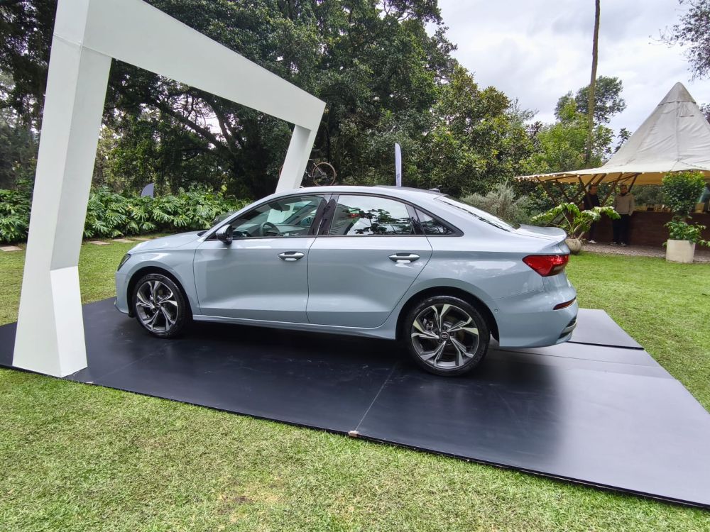 AUDI A3 REGRESA A COLOMBIA CON UNA JUGADA QUIRÚRGICA: TECNOLOGÍA, EFICIENCIA Y EL MISMO ADN PREMIUM V12MAGAZINE Audi A3 vuelve a Colombia con una evolución técnica y estratégica que no busca ruido, sino reafirmar por qué sigue siendo la referencia real del compacto premium. V12MAGAZINE