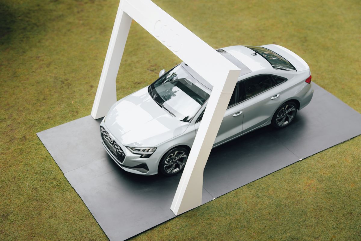 AUDI A3 REGRESA A COLOMBIA CON UNA JUGADA QUIRÚRGICA: TECNOLOGÍA, EFICIENCIA Y EL MISMO ADN PREMIUM V12MAGAZINE Audi A3 vuelve a Colombia con una evolución técnica y estratégica que no busca ruido, sino reafirmar por qué sigue siendo la referencia real del compacto premium. V12MAGAZINE