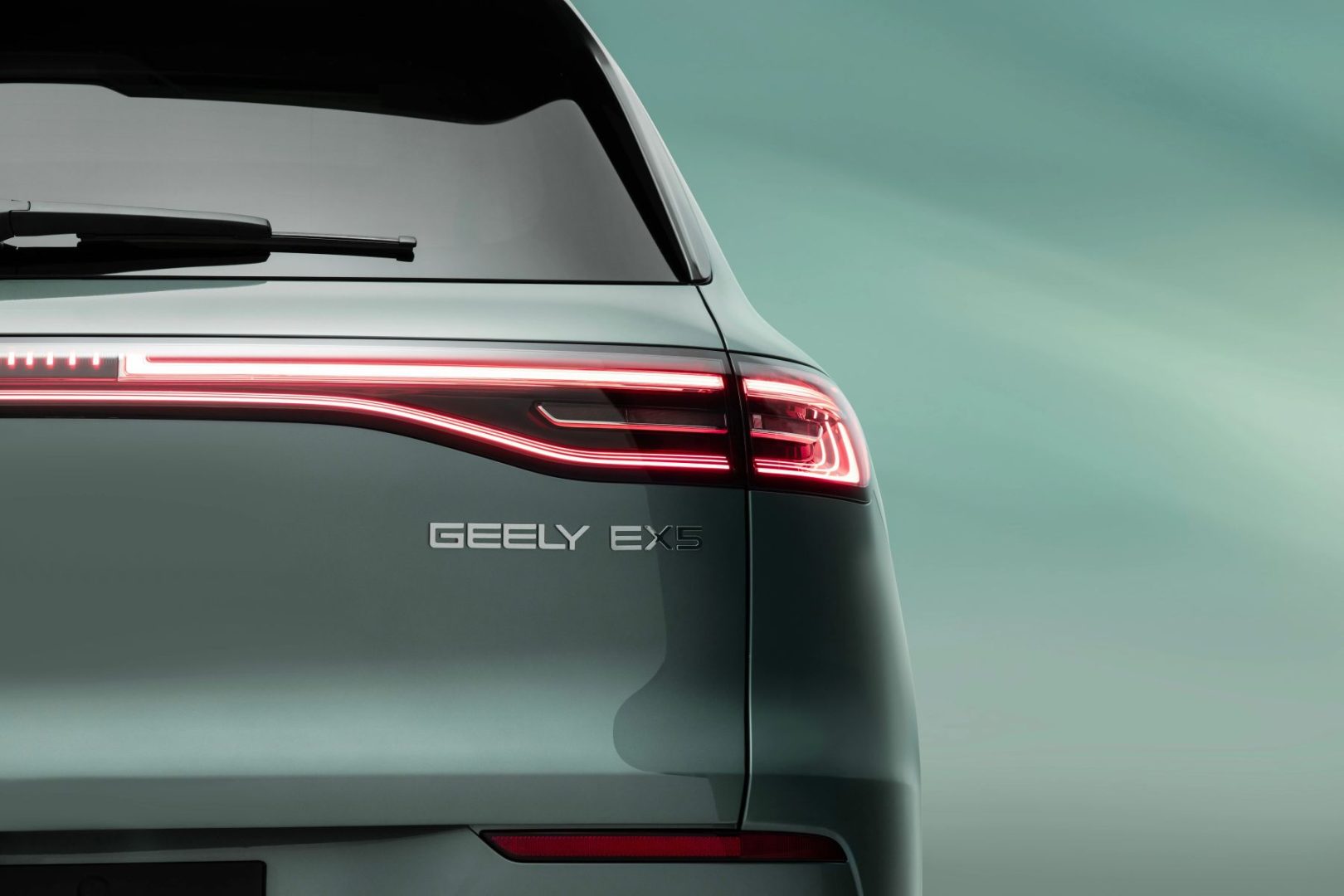 ASÍ ES EL GEELY EX5, NUEVO REFERENTE DE LA MOVILIDAD ELÉCTRICA MODERNA EN COLOMBIA V12MAGAZINE Geely EX5 redefine el estándar del segmento con una propuesta eléctrica enfocada en seguridad, confort y tecnología real para el uso diario. V12MAGAZINE
