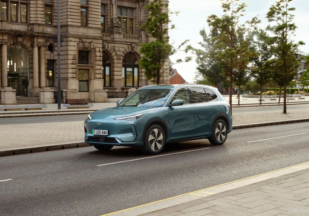 ASÍ ES EL GEELY EX5, NUEVO REFERENTE DE LA MOVILIDAD ELÉCTRICA MODERNA EN COLOMBIA V12MAGAZINE Geely EX5 redefine el estándar del segmento con una propuesta eléctrica enfocada en seguridad, confort y tecnología real para el uso diario. V12MAGAZINE