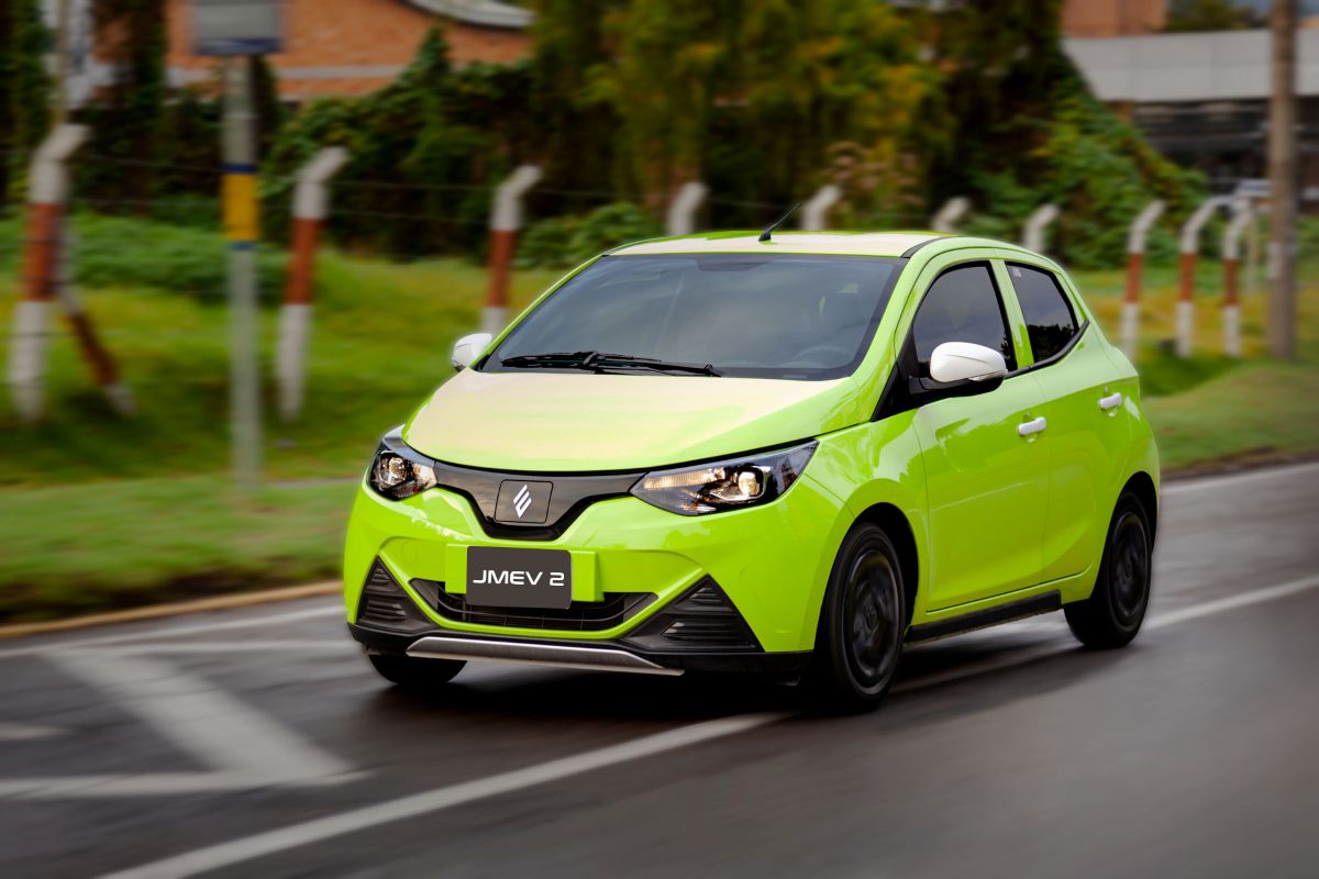 DÍA SIN CARRO Y SIN MOTO EN BOGOTÁ vuelve a poner a la capital frente a un experimento urbano que combina restricciones, pedagogía vial y decisiones estructurales sobre cómo se mueve la ciudad. V12MAGAZINE