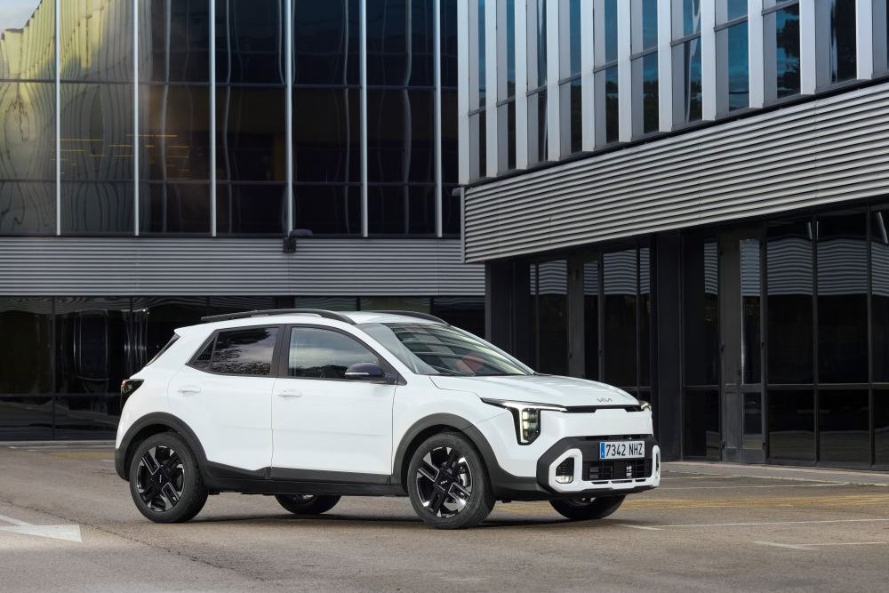 Kia Stonic híbrido está en Colombia como el modelo de entrada de Kia hacia la eficiencia, combinando diseño urbano, tecnología y un enfoque accesible para una movilidad más limpia. V12MAGAZINE