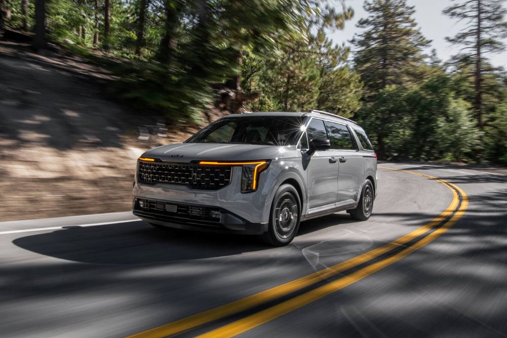 Kia Carnival Híbrida 2026 redefine el concepto de transporte familiar y ejecutivo al combinar eficiencia, lujo y tecnología en una propuesta única dentro del mercado colombiano. V12MAGAZINE