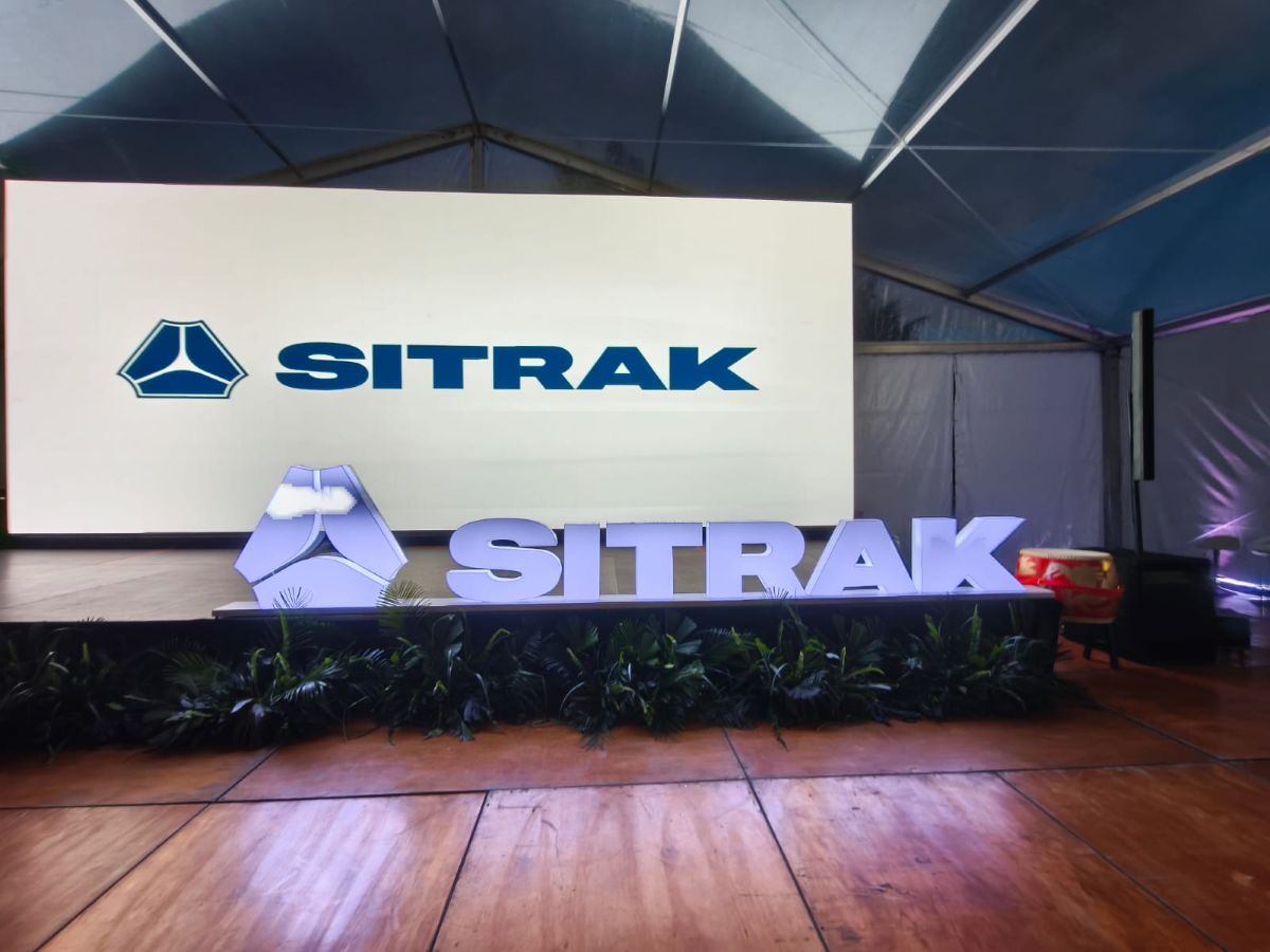 SITRAK, LA MARCA DE CAMIONES CHINOS, LLEGA A COLOMBIA Y OBLIGA A REPENSAR EL TRANSPORTE PESADO V12MAGAZINE SITRAK Colombia 2026 marca un cambio estructural en la oferta de camiones al introducir ingeniería pesada con respaldo local, un factor que impacta directamente costos operativos, eficiencia y decisiones de flota. V12MAGAZINE