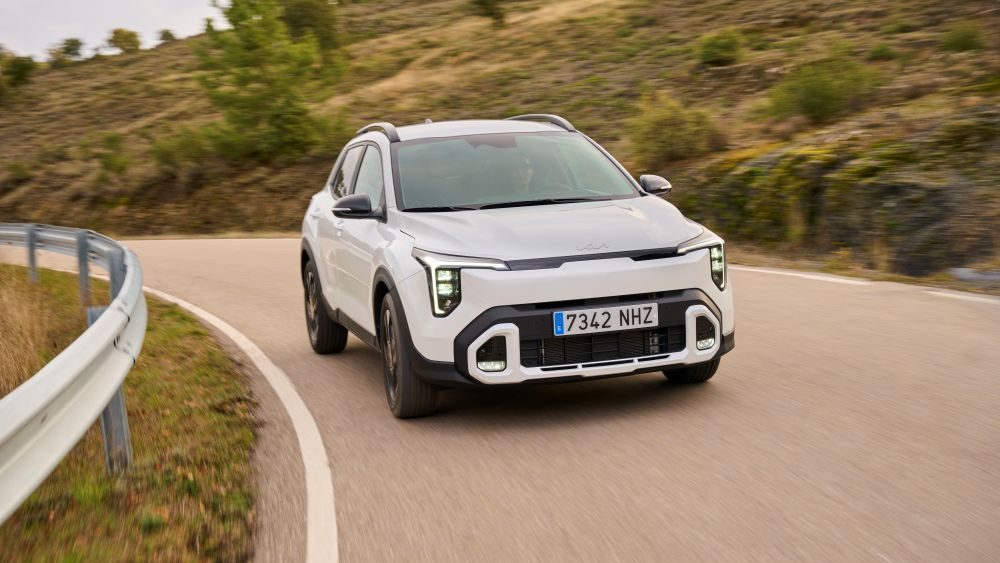 Kia Stonic híbrido está en Colombia como el modelo de entrada de Kia hacia la eficiencia, combinando diseño urbano, tecnología y un enfoque accesible para una movilidad más limpia. V12MAGAZINE