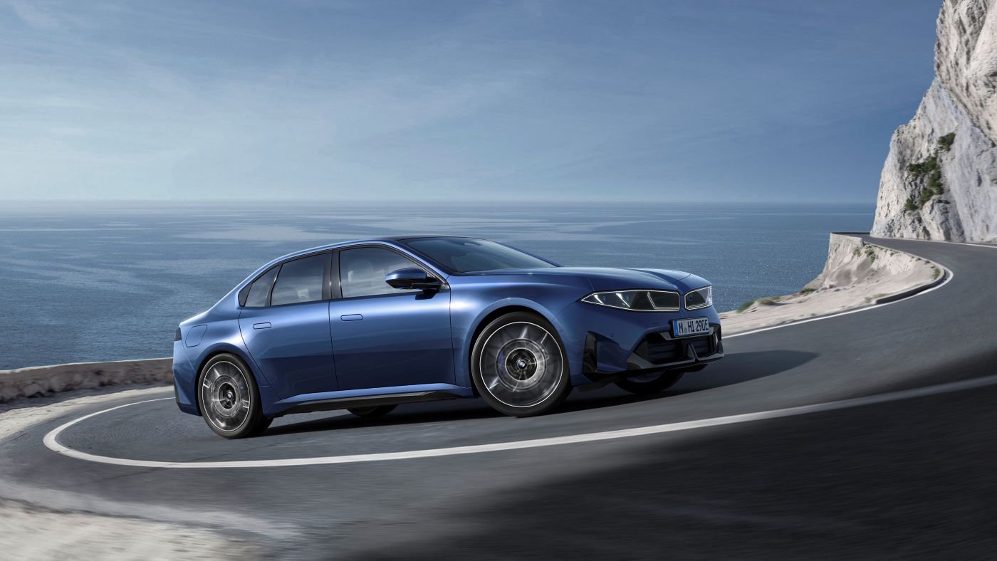 BMW i3 irrumpe con 469 hp y hasta 900 km de autonomía, prometiendo sacudir el segmento eléctrico premium y redefinir lo que esperamos de un sedán. V12MAGAZINE