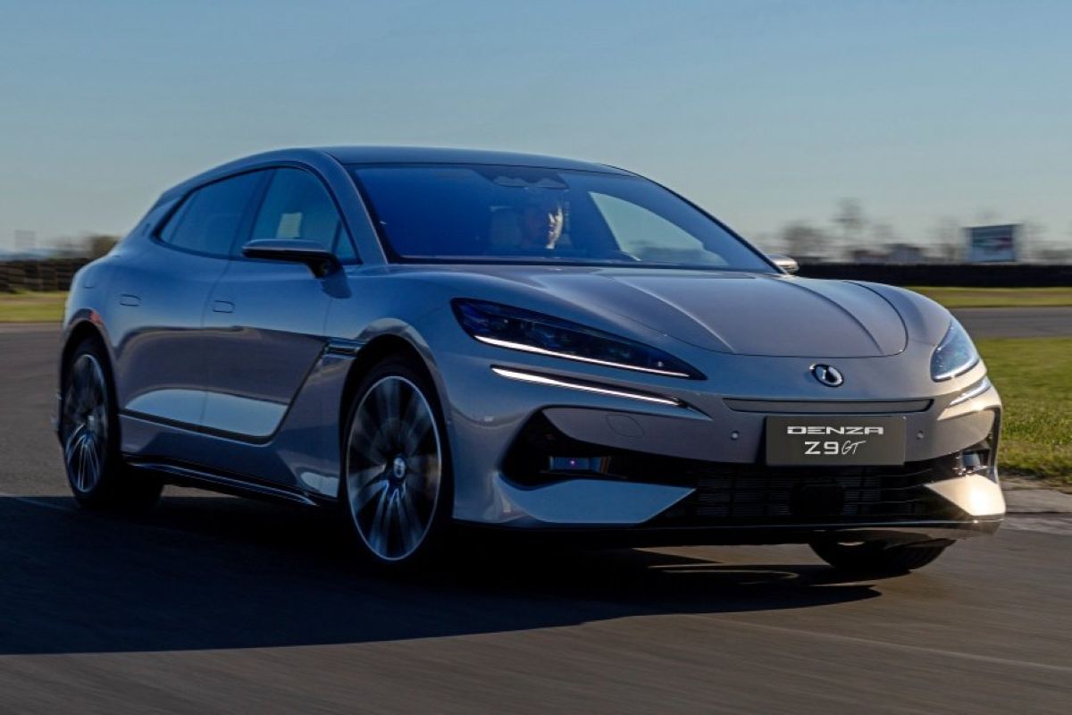 BYD Flash Charging redefine la movilidad eléctrica con una red capaz de cargar autos en minutos, marcando un nuevo punto de inflexión en la industria global. V12MAGAZINE