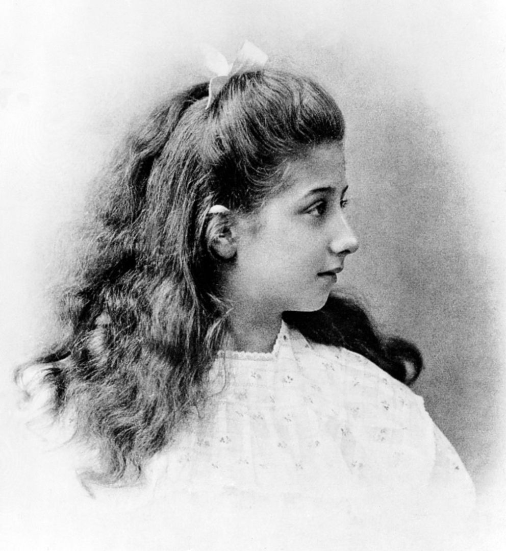 Autos con nombre de mujer reflejan una parte fascinante de la historia automotriz: modelos icónicos inspirados en figuras femeninas que representan elegancia, carácter y evolución dentro de una industria tradicionalmente dominada por hombres. V12MAGAZINE