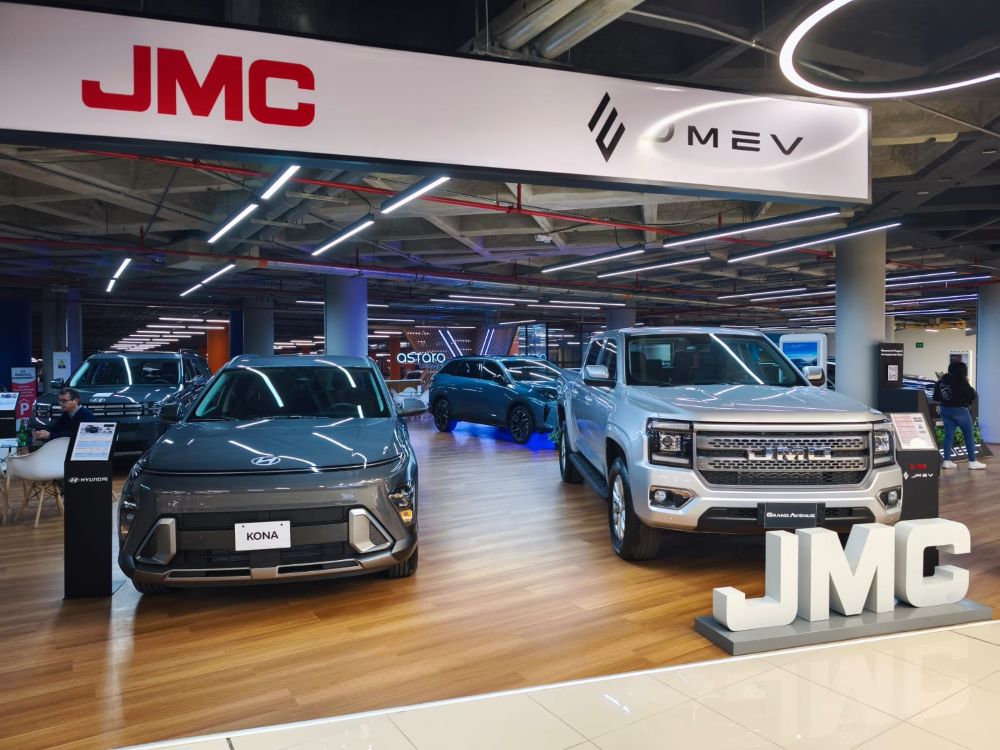 AutoPlaza aterriza en Mallplaza NQS para revolucionar la experiencia de compra automotriz en Colombia, integrando marcas, asesoría y financiamiento en un solo espacio urbano. V12MAGAZINE