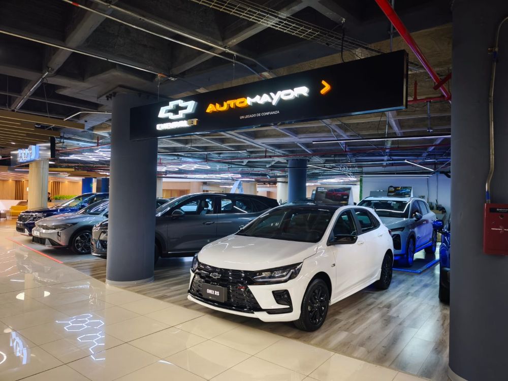 AutoPlaza aterriza en Mallplaza NQS para revolucionar la experiencia de compra automotriz en Colombia, integrando marcas, asesoría y financiamiento en un solo espacio urbano. V12MAGAZINE