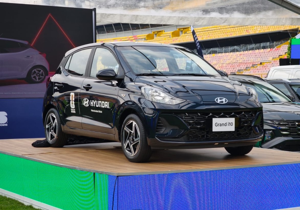 Hyundai Grand i10 llega con ADN mundialista y una promesa clara: cambiar la movilidad urbana en Colombia con eficiencia, seguridad y una experiencia que va más allá del volante. V12MAGAZINE