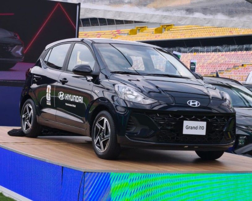 Hyundai Grand i10 llega con ADN mundialista y una promesa clara: cambiar la movilidad urbana en Colombia con eficiencia, seguridad y una experiencia que va más allá del volante. V12MAGAZINE