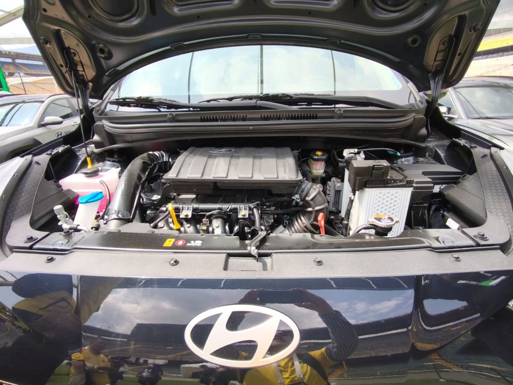 Hyundai Grand i10 llega con ADN mundialista y una promesa clara: cambiar la movilidad urbana en Colombia con eficiencia, seguridad y una experiencia que va más allá del volante. V12MAGAZINE