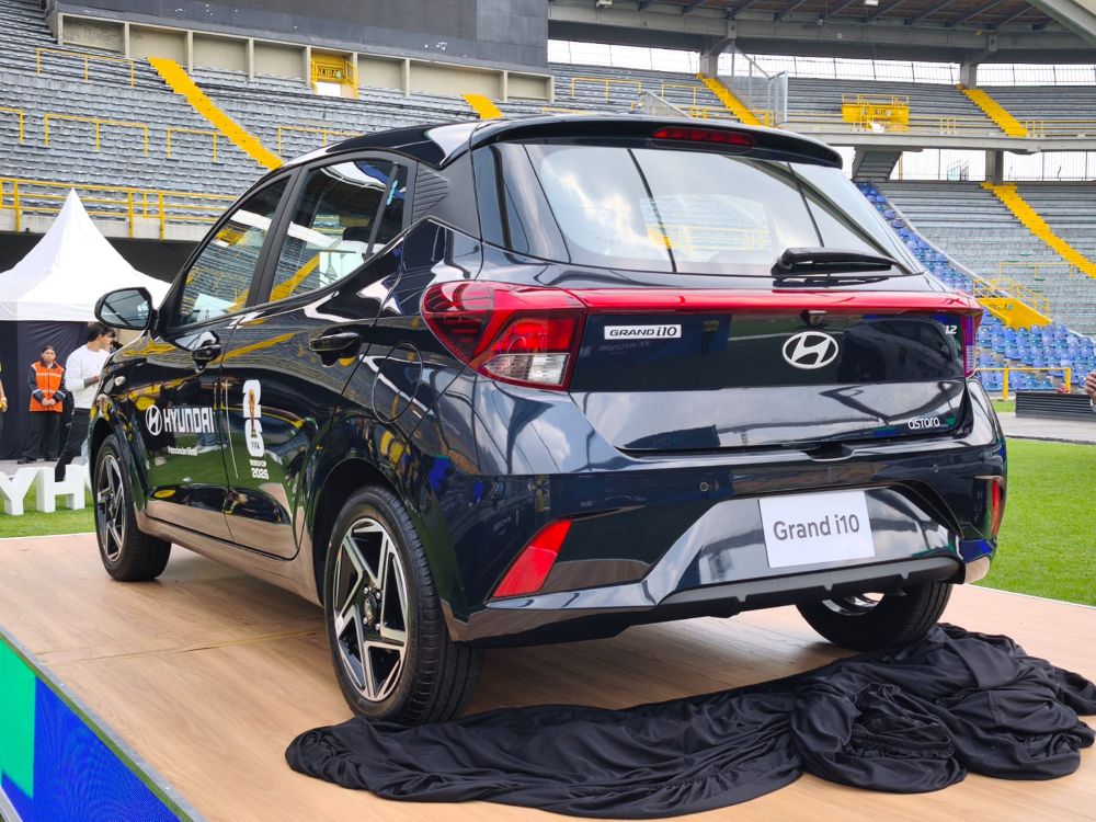 Hyundai Grand i10 llega con ADN mundialista y una promesa clara: cambiar la movilidad urbana en Colombia con eficiencia, seguridad y una experiencia que va más allá del volante. V12MAGAZINE