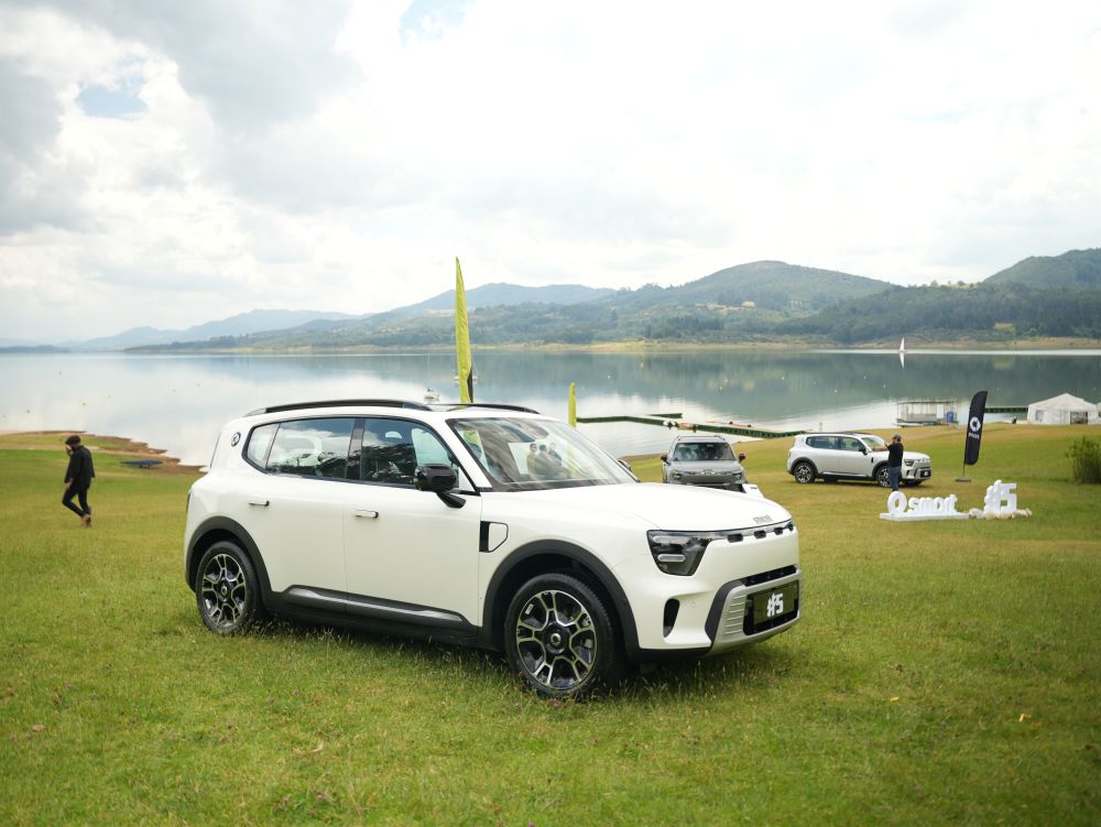 SMART #5 LLEGA A COLOMBIA Y PROMETE UNA AVENTURA DE 637 HP Y 590 KM DE AUTONOMÍA V12MAGAZINE smart #5 llega a Colombia con una propuesta eléctrica de gran autonomía, diseño robusto y capacidades todoterreno, ampliando la oferta de SUVs eléctricos premium en el país V12MAGAZINE